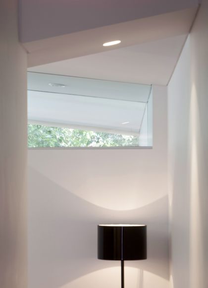 Haines House hall detail to bathroom highlight glazing