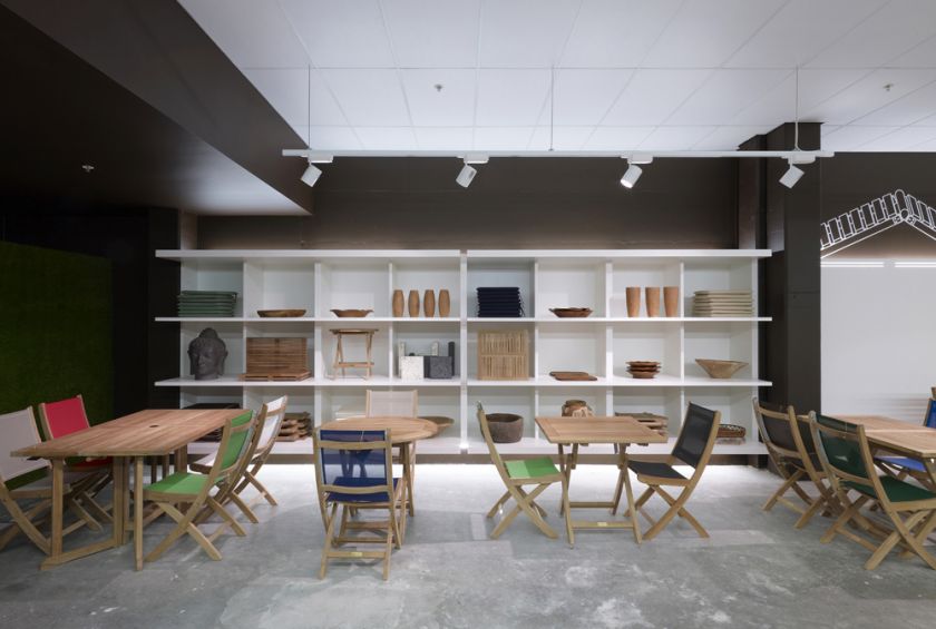 Wintons Teak Showroom joinery display